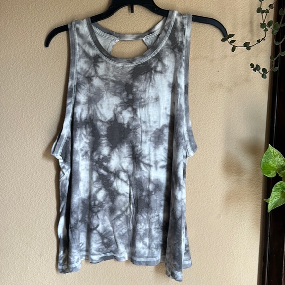 Grey scale tie dye open back tank top - Picture 1 of 8